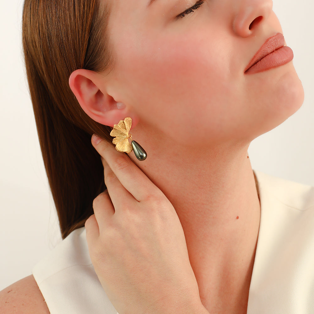 Siyah İncili Ginkgo Küpe