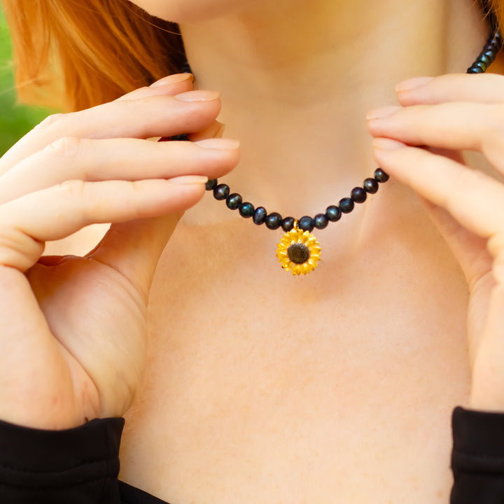 Ayçiçekli Siyah İnci Kolye