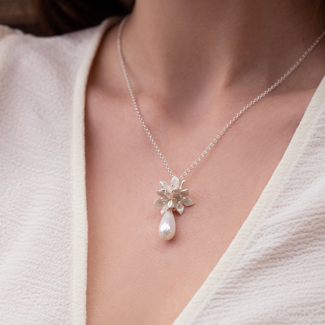 İncili Yasemin Demeti Kolye