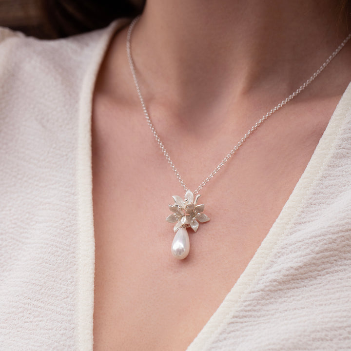 İncili Yasemin Demeti Kolye